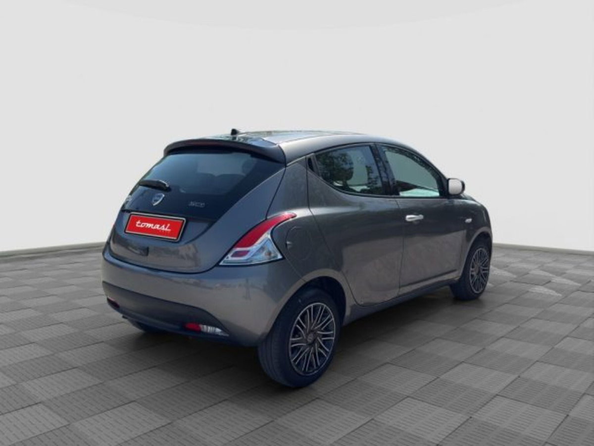 Lancia Ypsilon 1.0 FireFly 5 porte S&S Hybrid Ecochic Gold (5)