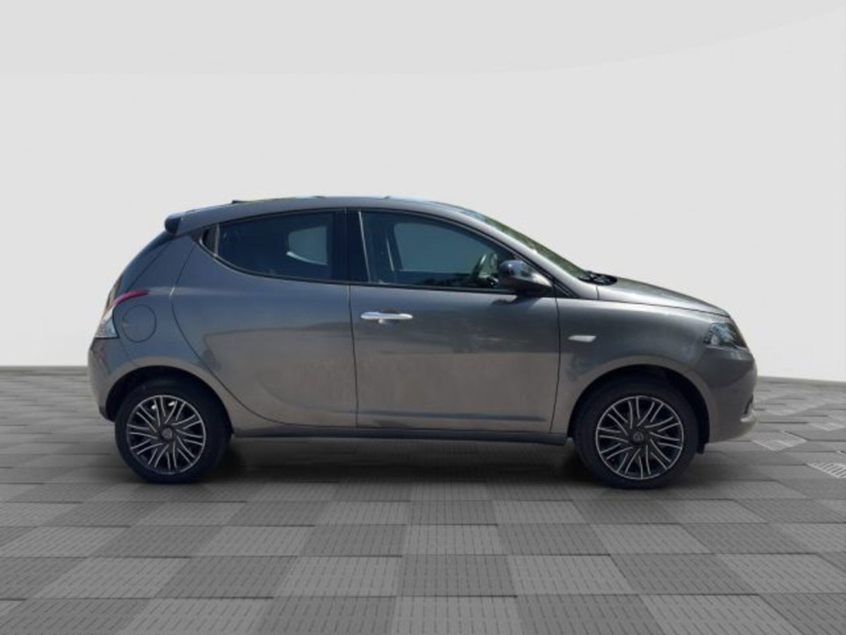 Lancia Ypsilon 1.0 FireFly 5 porte S&S Hybrid Ecochic Gold (6)