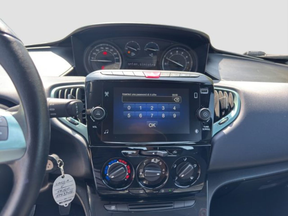 Lancia Ypsilon 1.0 FireFly 5 porte S&S Hybrid Ecochic Gold (16)