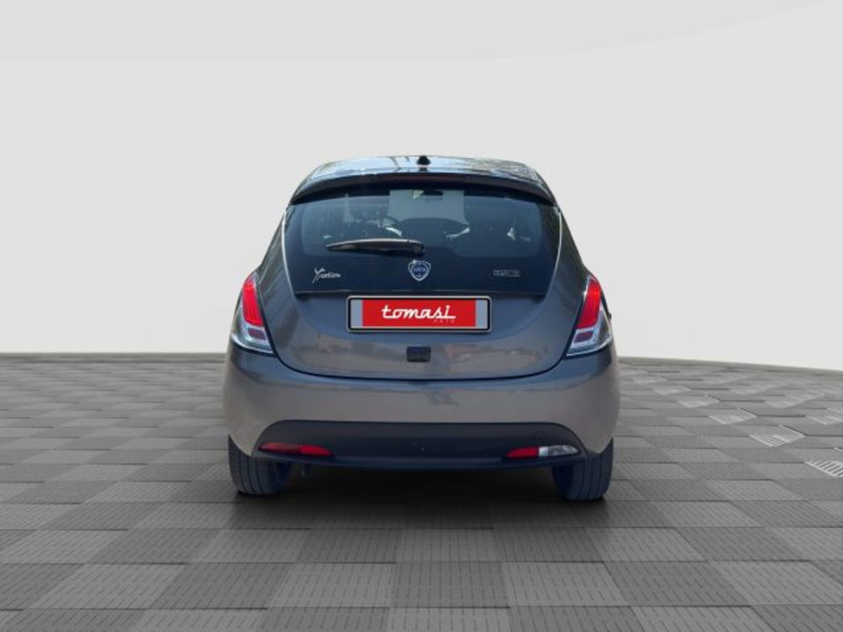 Lancia Ypsilon 1.0 FireFly 5 porte S&S Hybrid Ecochic Gold (4)