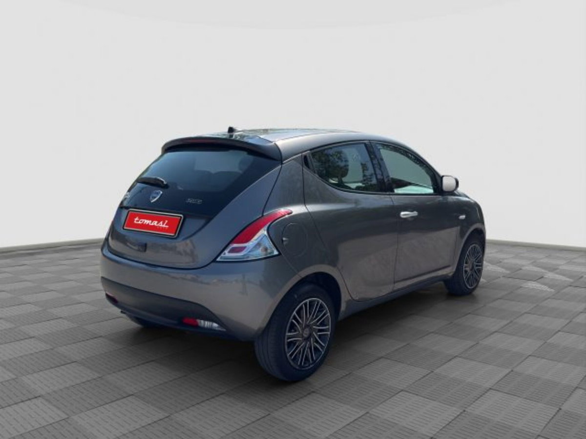 Lancia Ypsilon 1.0 FireFly 5 porte S&S Hybrid Ecochic Gold (5)
