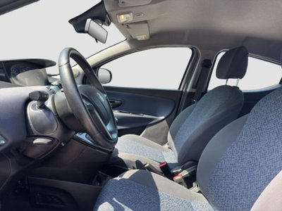 Lancia Ypsilon 1.0 FireFly 5 porte S&S Hybrid Ecochic Gold (9)