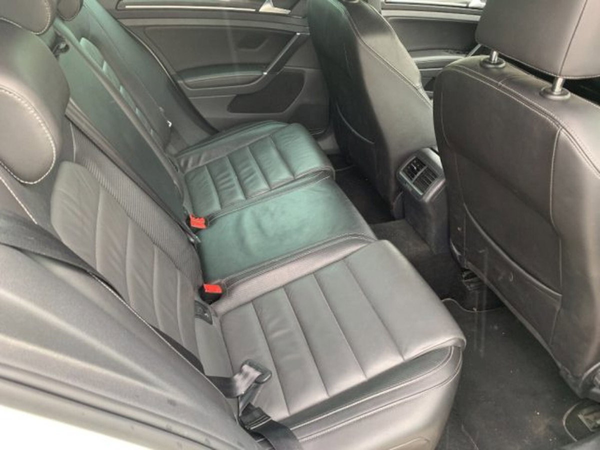 Volkswagen Golf R 2.0 DSG 5p. (11)
