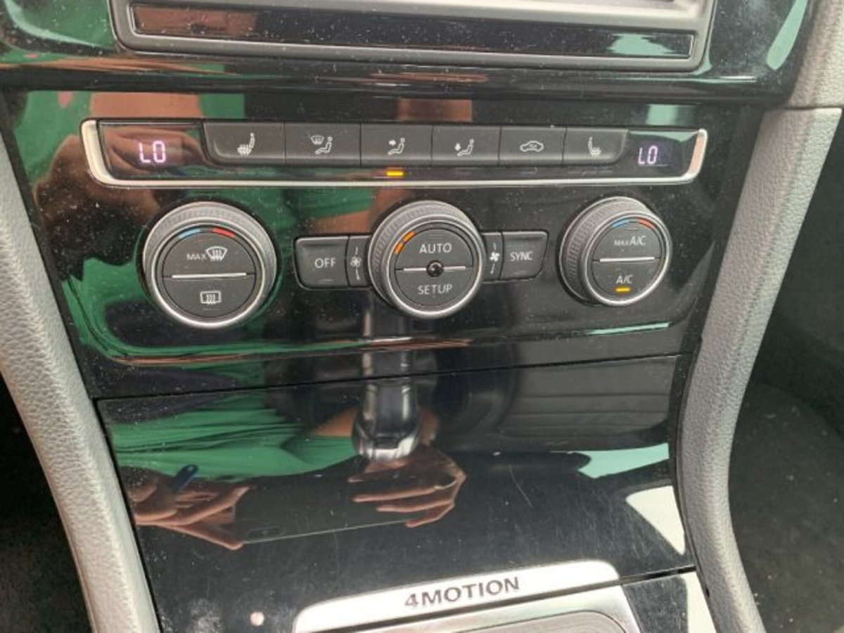 Volkswagen Golf R 2.0 DSG 5p. (16)