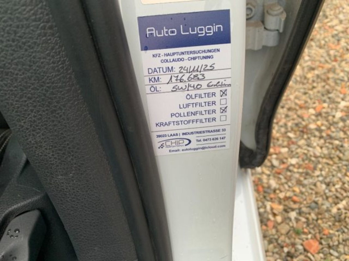 Volkswagen Golf R 2.0 DSG 5p. (18)