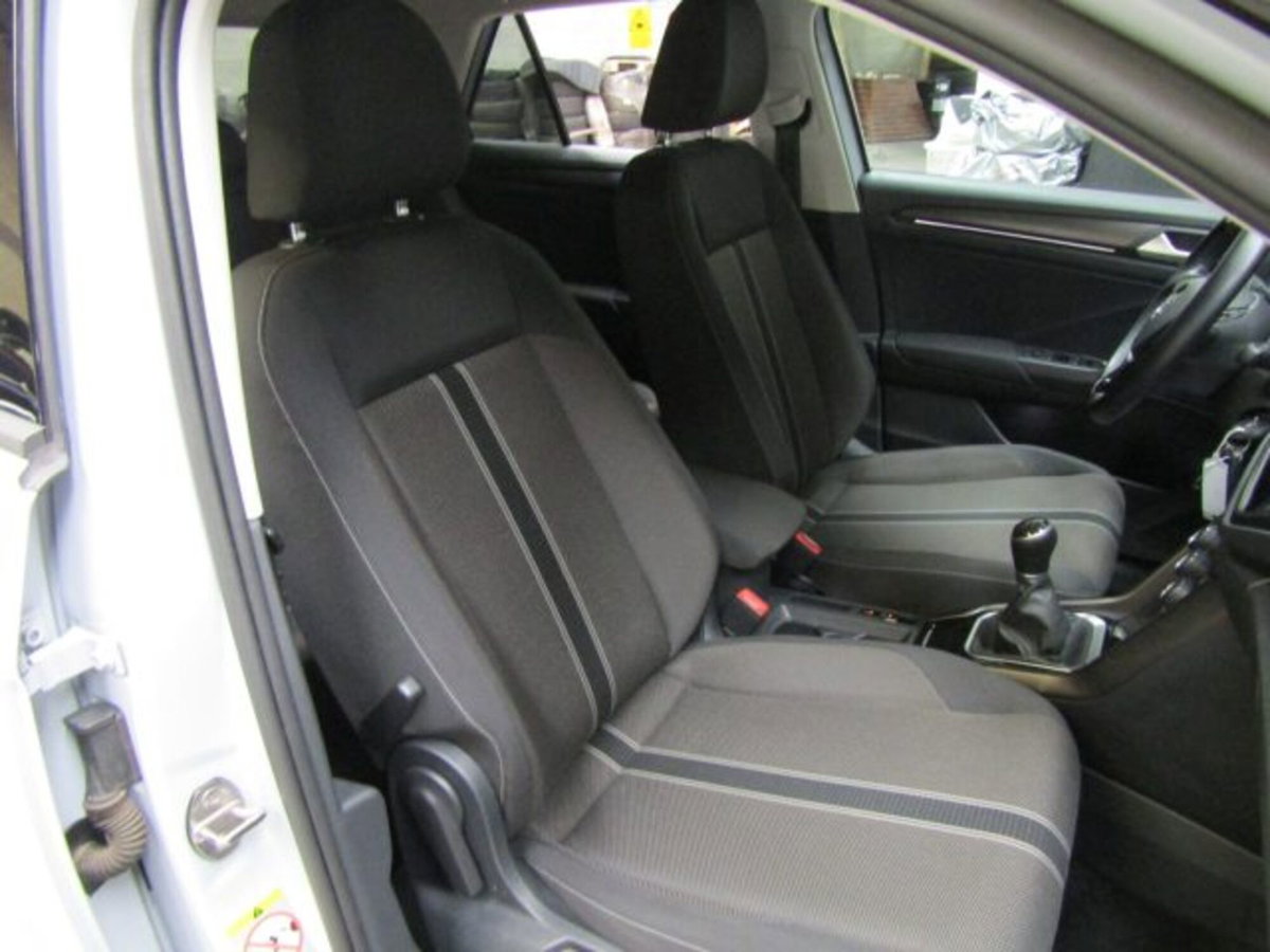 Volkswagen T-Roc 1.0 tsi Style 115cv (16)