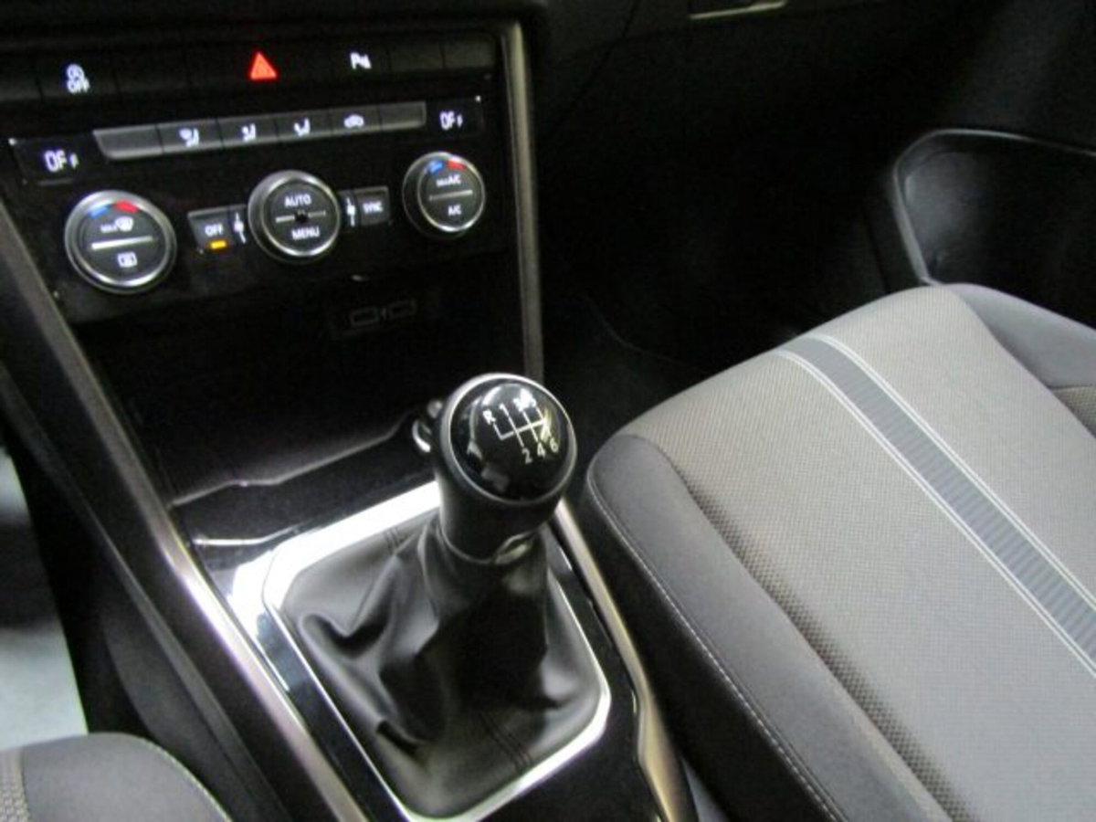 Volkswagen T-Roc 1.0 tsi Style 115cv (19)
