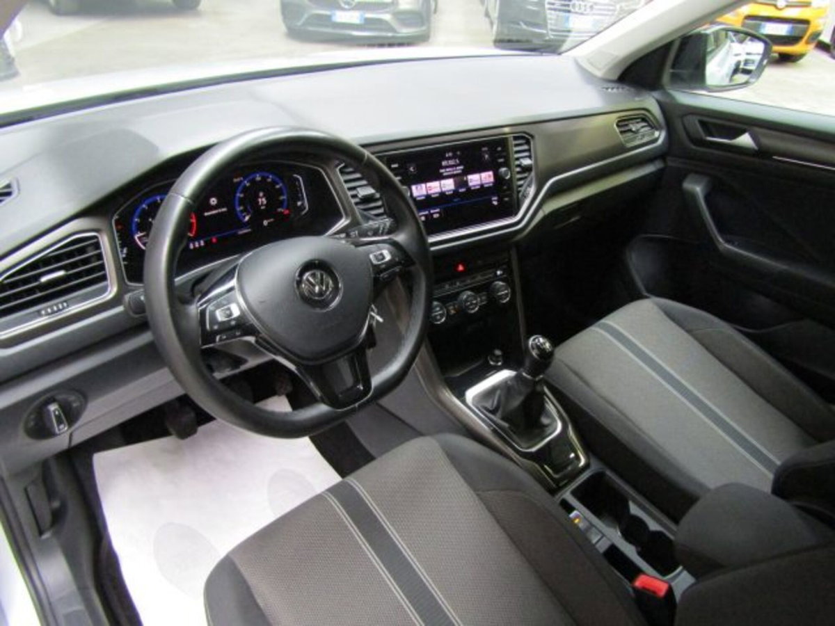 Volkswagen T-Roc 1.0 tsi Style 115cv (6)