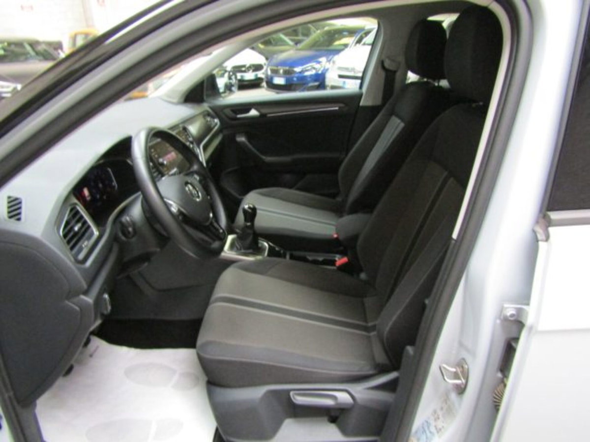 Volkswagen T-Roc 1.0 tsi Style 115cv (7)
