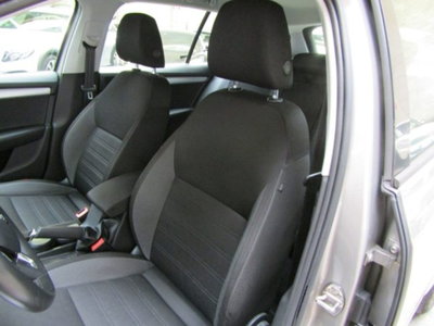 Skoda Octavia Station Wagon 2.0 TDI EVO SCR 150 CV DSG 4x4 Wagon Executive (7)
