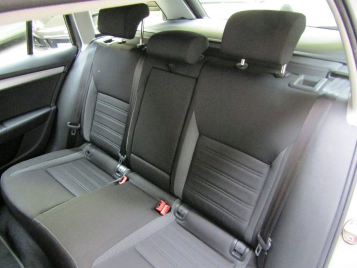 Skoda Octavia Station Wagon 2.0 TDI EVO SCR 150 CV DSG 4x4 Wagon Executive (9)