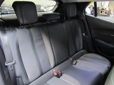 Peugeot 2008 PureTech 130 S&S EAT8 GT Pack (13)
