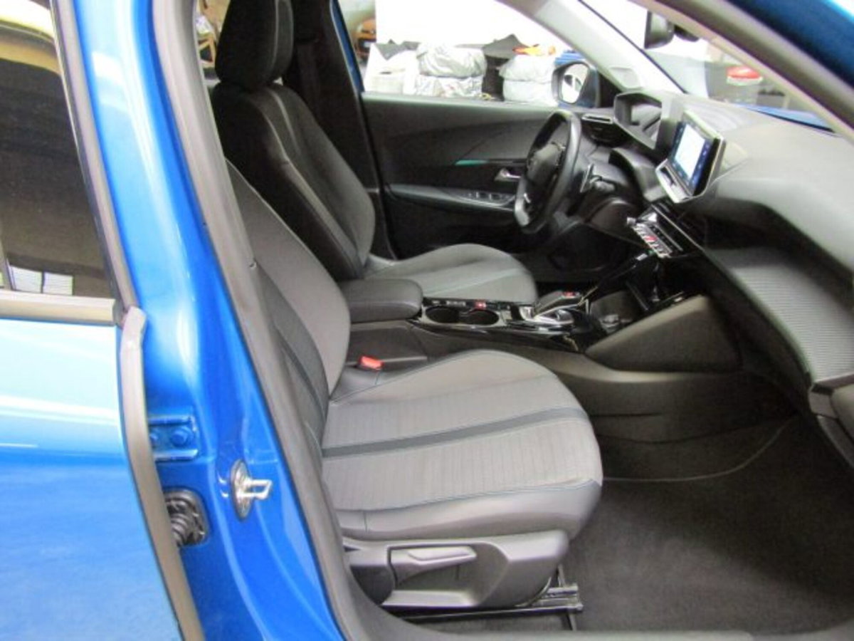Peugeot 2008 PureTech 130 S&S EAT8 GT Pack (14)