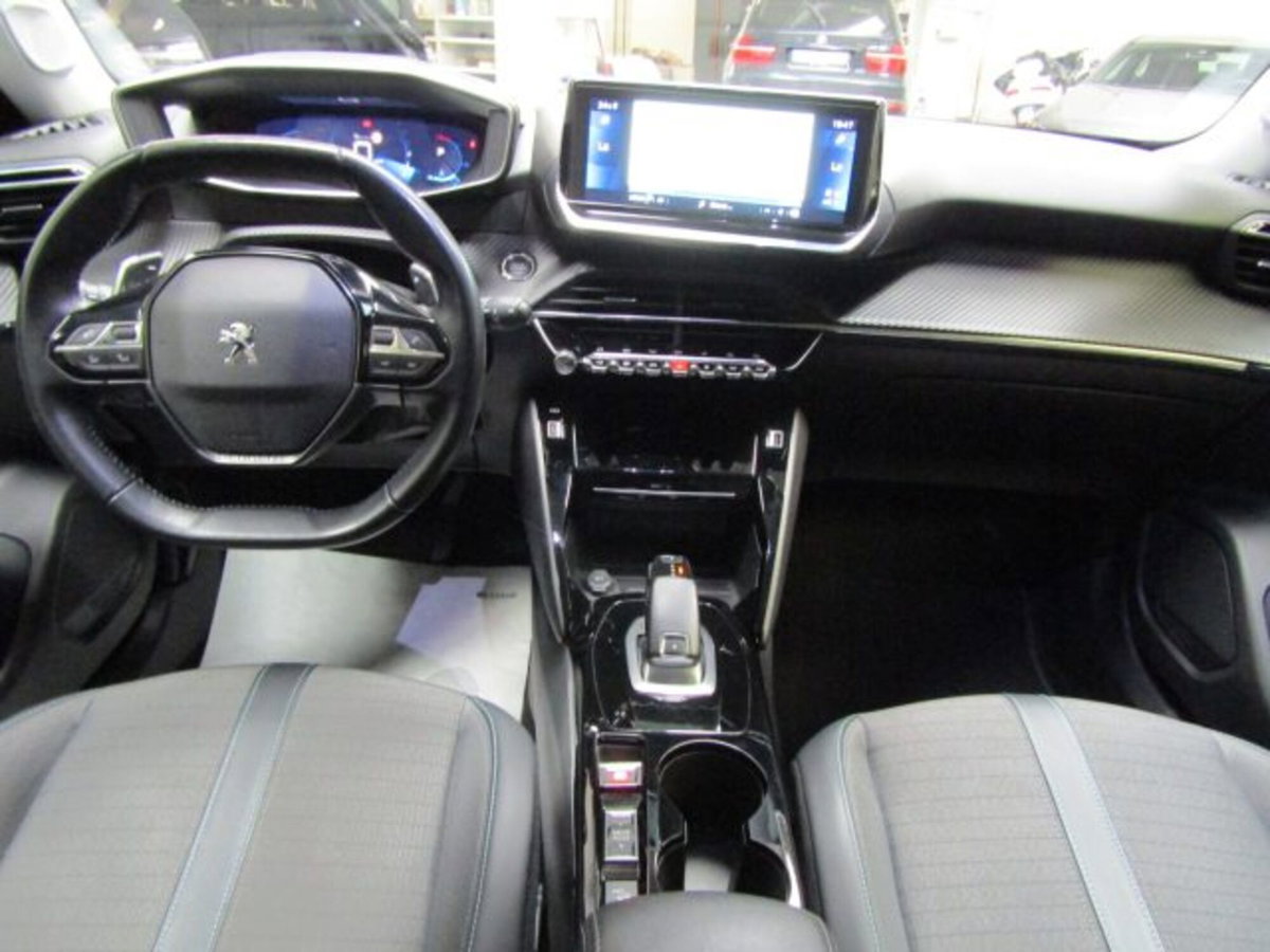 Peugeot 2008 PureTech 130 S&S EAT8 GT Pack (19)