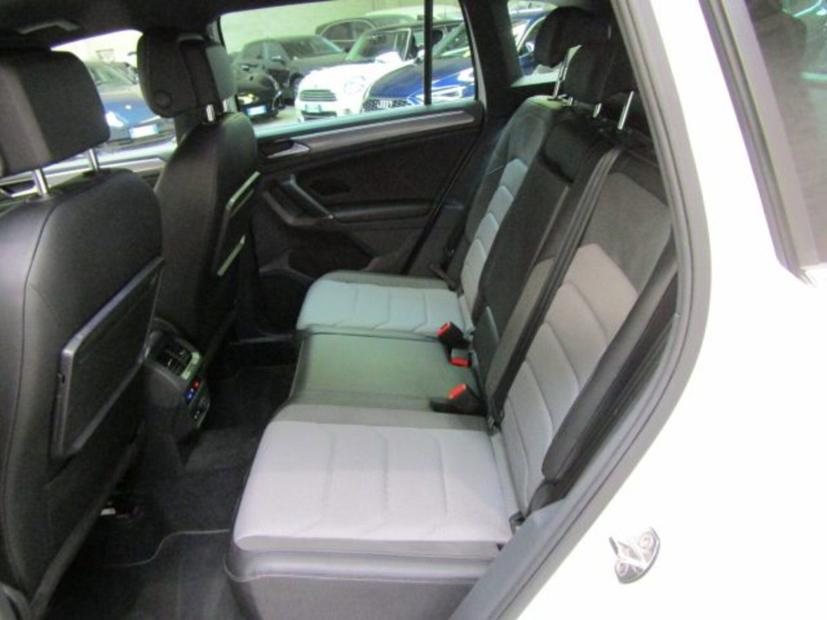 Volkswagen Tiguan 2.0 BiTDI SCR DSG 4MOTION Executive R-Line BMT (10)