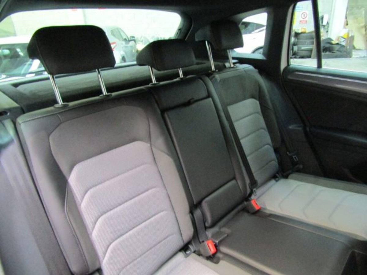 Volkswagen Tiguan 2.0 BiTDI SCR DSG 4MOTION Executive R-Line BMT (13)