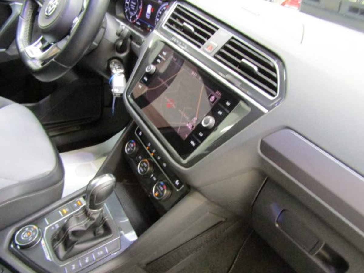 Volkswagen Tiguan 2.0 BiTDI SCR DSG 4MOTION Executive R-Line BMT (16)