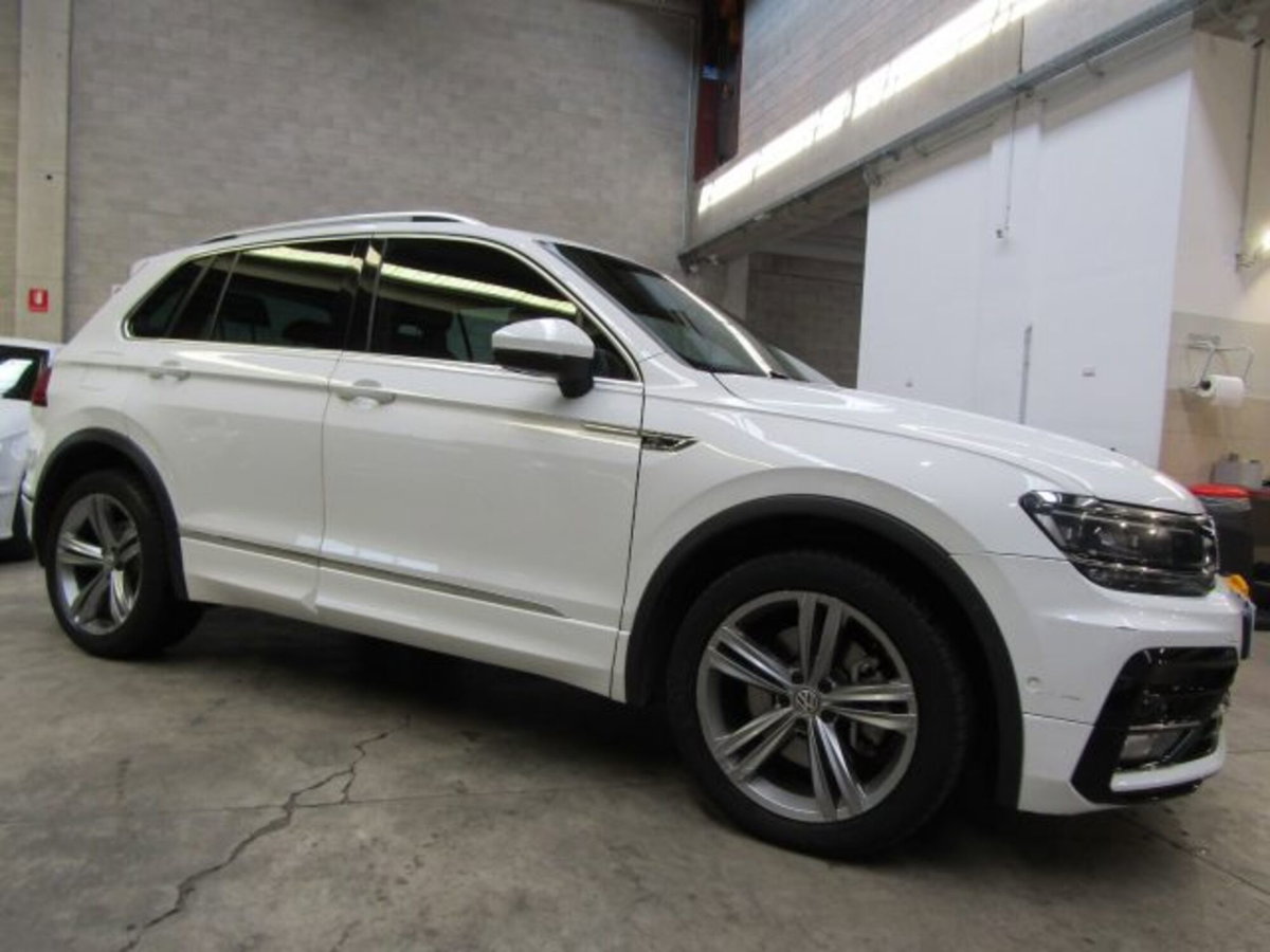 Volkswagen Tiguan 2.0 BiTDI SCR DSG 4MOTION Executive R-Line BMT (3)