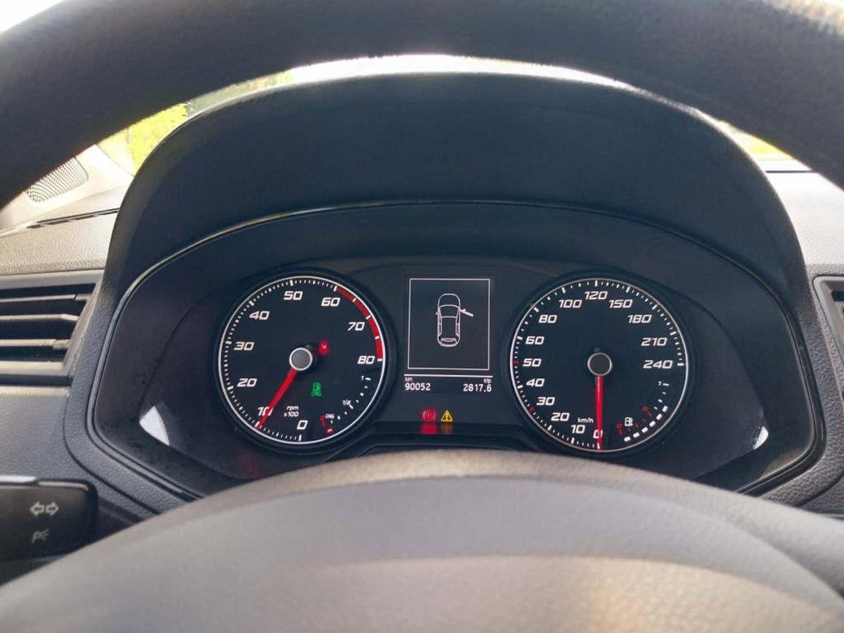 SEAT Ibiza 1.0 TGI 5 porte Reference (9)