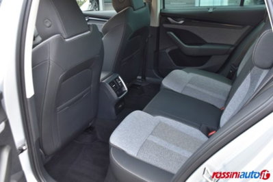 Skoda Octavia Station Wagon 2.0 tdi Style 150cv dsg (12)