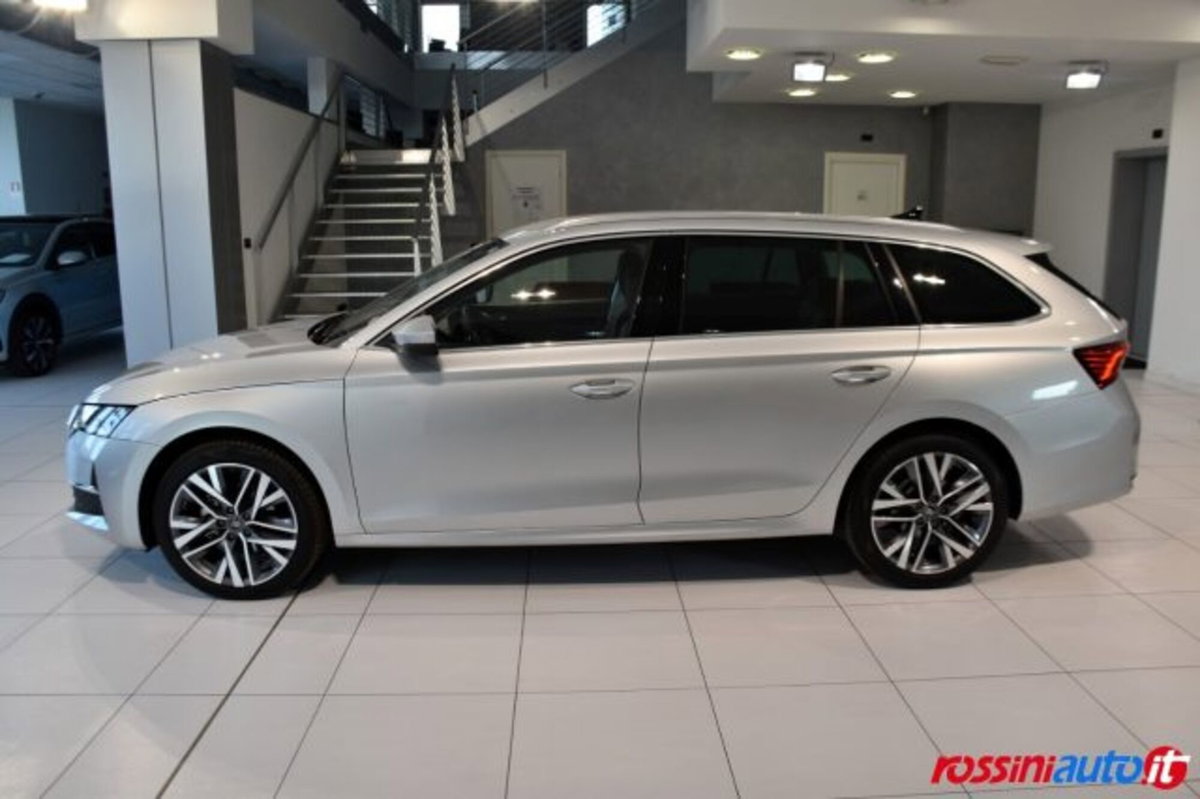 Skoda Octavia Station Wagon 2.0 tdi Style 150cv dsg (2)