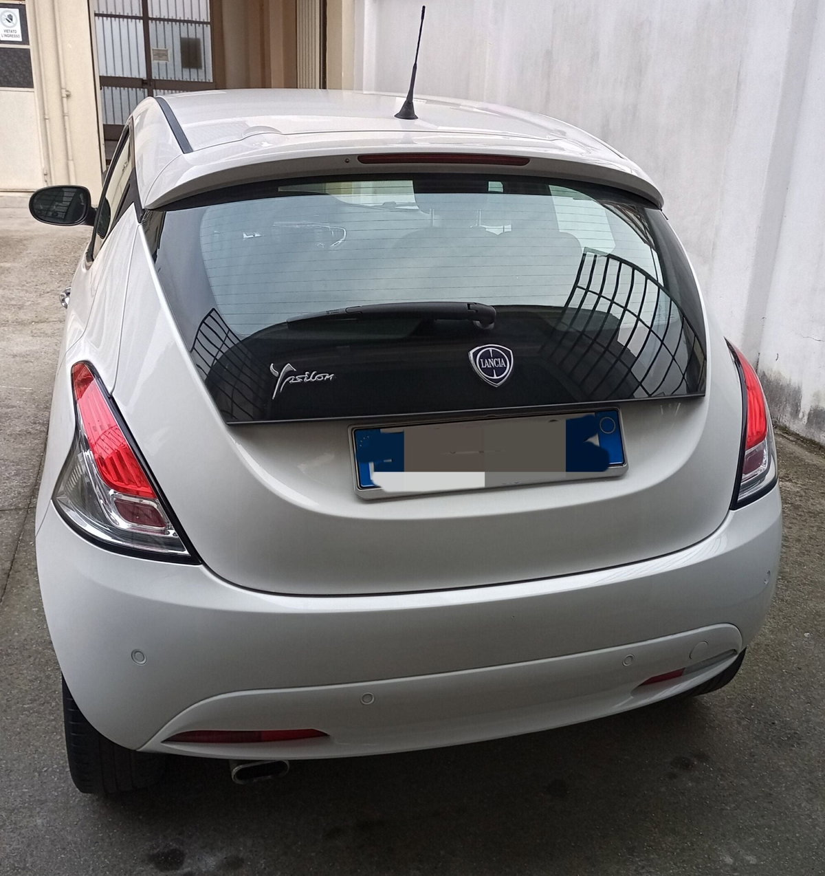 Lancia Ypsilon 1.2 69 CV 5 porte Gold (2)