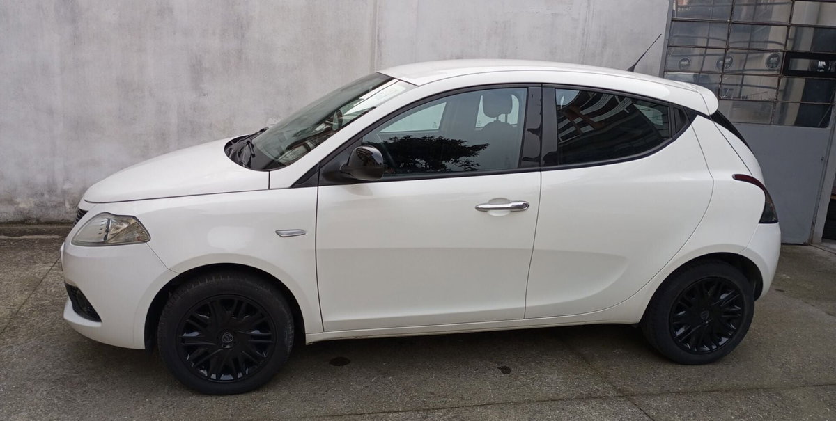 Lancia Ypsilon 1.2 69 CV 5 porte Gold (3)