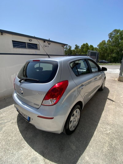 Hyundai i20 1.1 CRDi 5p. Classic (3)