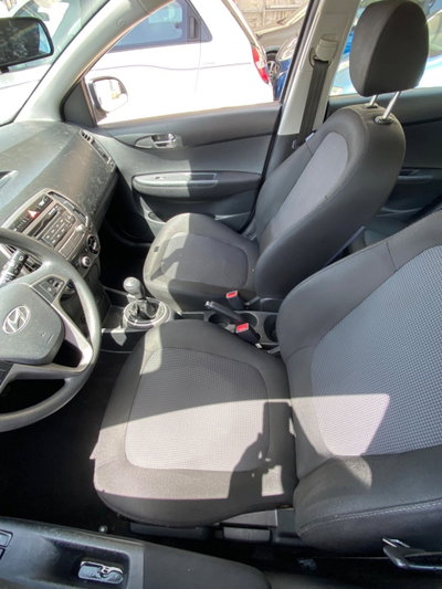 Hyundai i20 1.1 CRDi 5p. Classic (6)