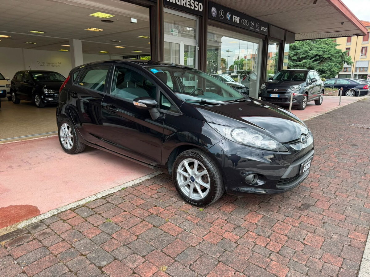 Ford Fiesta 1.2 82 CV 5 porte Titanium (2)