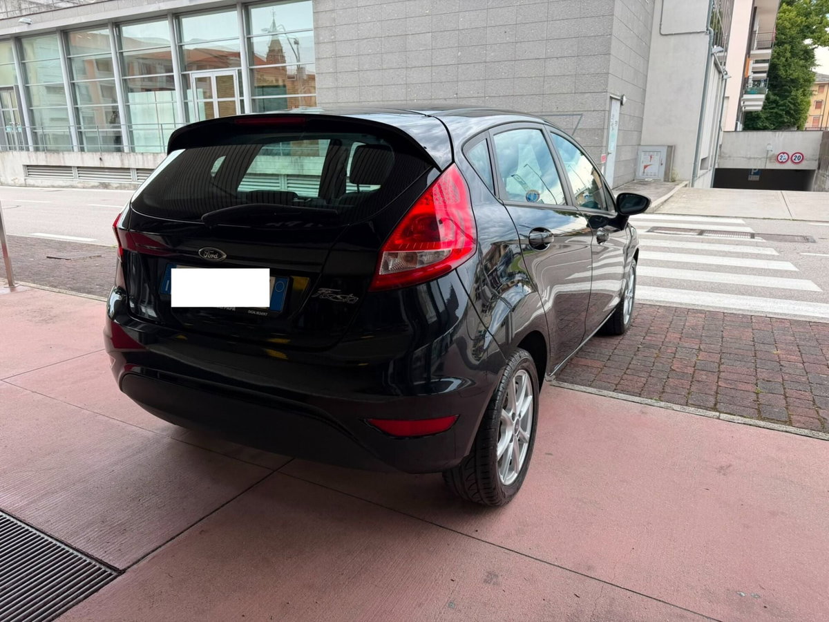 Ford Fiesta 1.2 82 CV 5 porte Titanium (4)