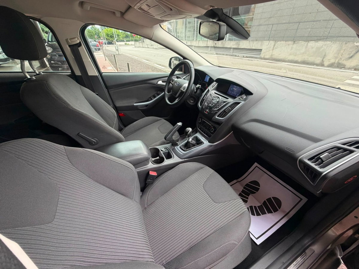 Ford Focus Station Wagon 1.6 TDCi 115 CV SW Titanium (10)