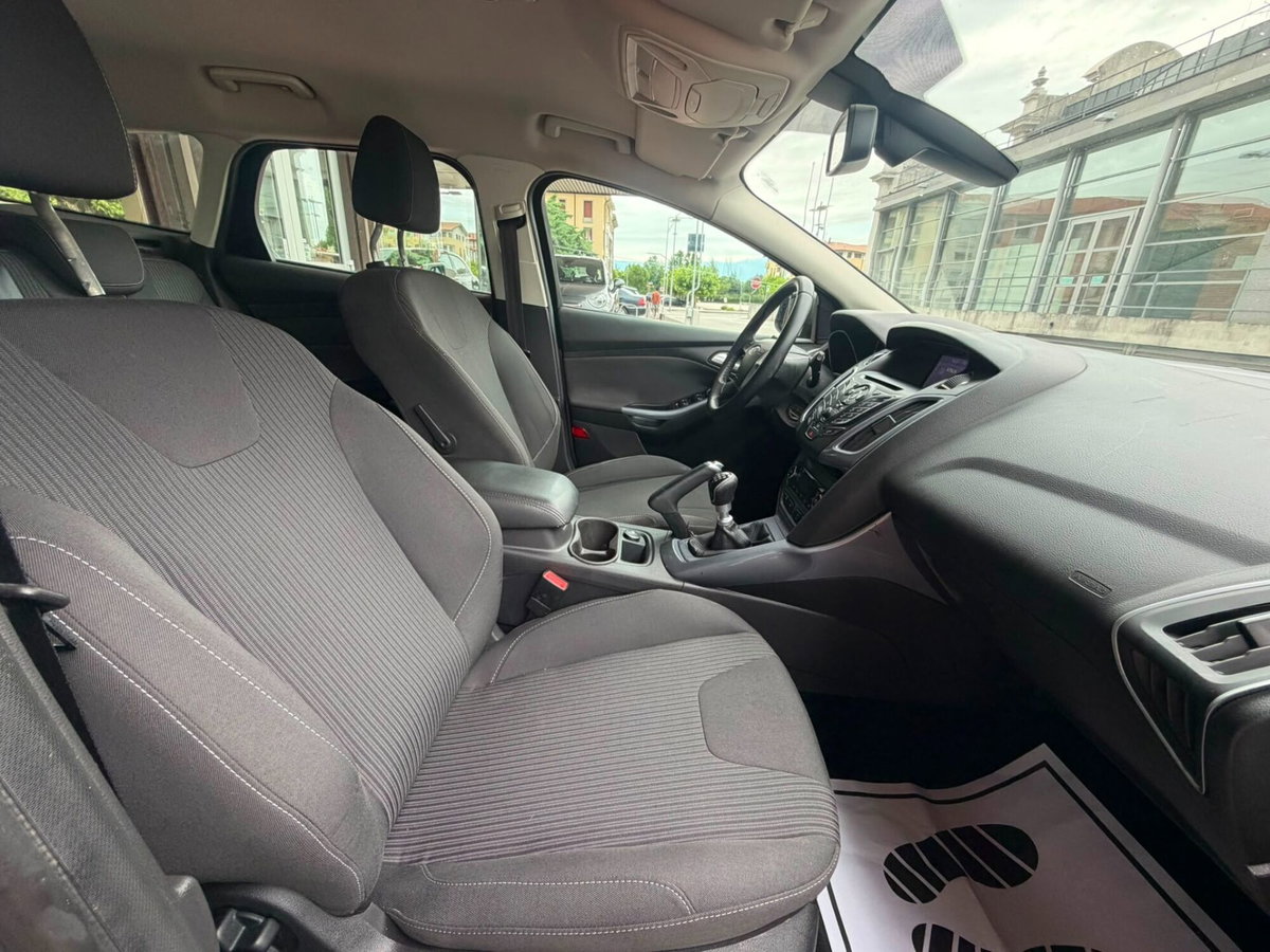 Ford Focus Station Wagon 1.6 TDCi 115 CV SW Titanium (17)
