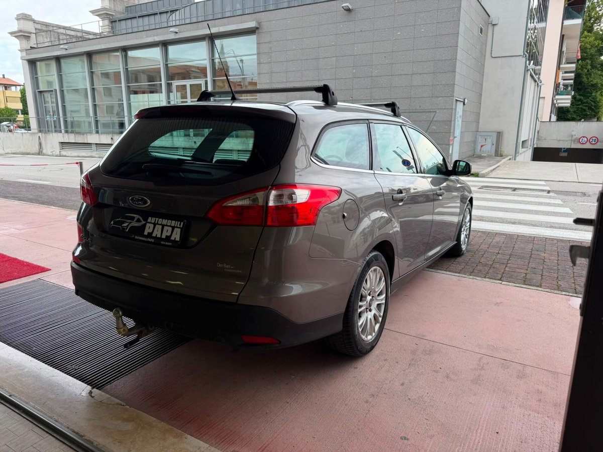 Ford Focus Station Wagon 1.6 TDCi 115 CV SW Titanium (3)