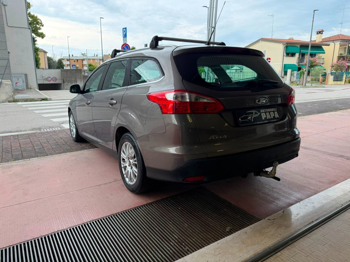 Ford Focus Station Wagon 1.6 TDCi 115 CV SW Titanium (4)