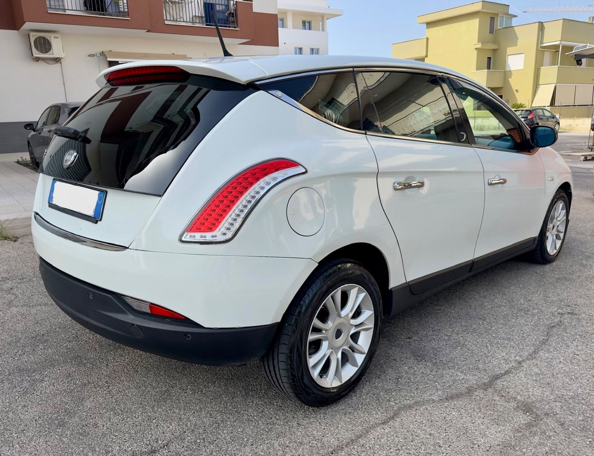 Lancia Delta 1.6 MJT DPF Selectronic Oro (4)