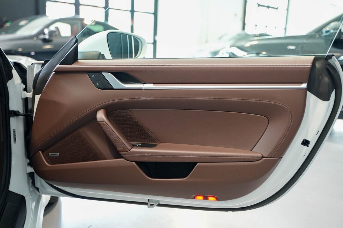 Porsche 911 Cabrio Targa 3.0 4 auto (18)