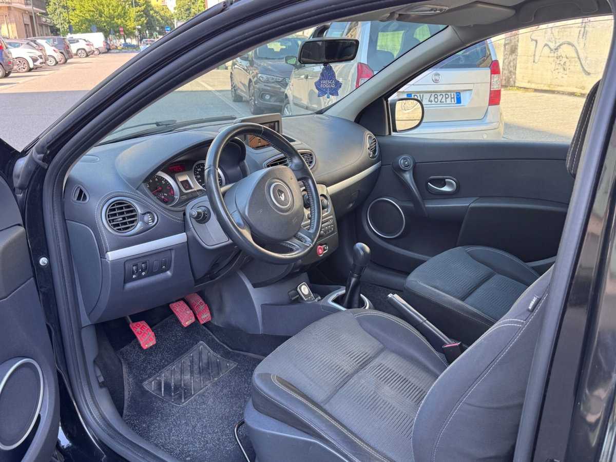 Renault Clio 1.2 16V 3 porte Dynamique (9)
