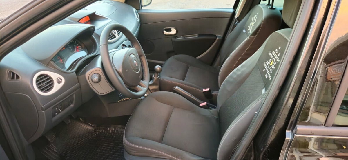 Renault Clio 1.2 16V 5 porte (5)