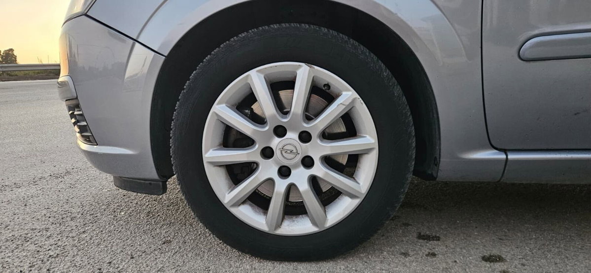 Opel Zafira 1.9 CDTI 120CV Cosmo (17)