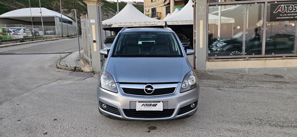 Opel Zafira 1.9 CDTI 120CV Cosmo (2)