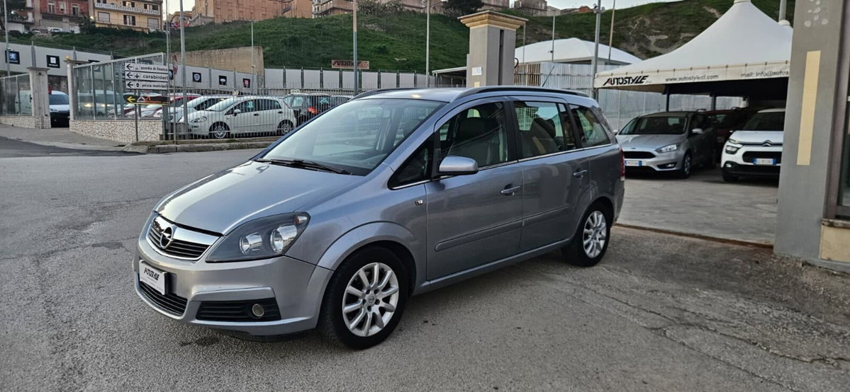 Opel Zafira 1.9 CDTI 120CV Cosmo (3)