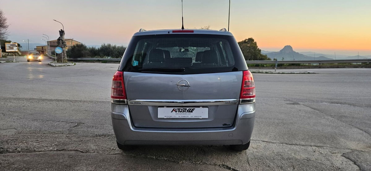 Opel Zafira 1.9 CDTI 120CV Cosmo (4)