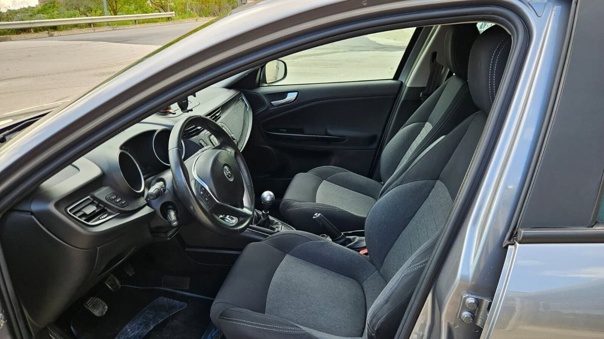 Alfa Romeo Giulietta 1.6 JTDm Super 120cv (5)