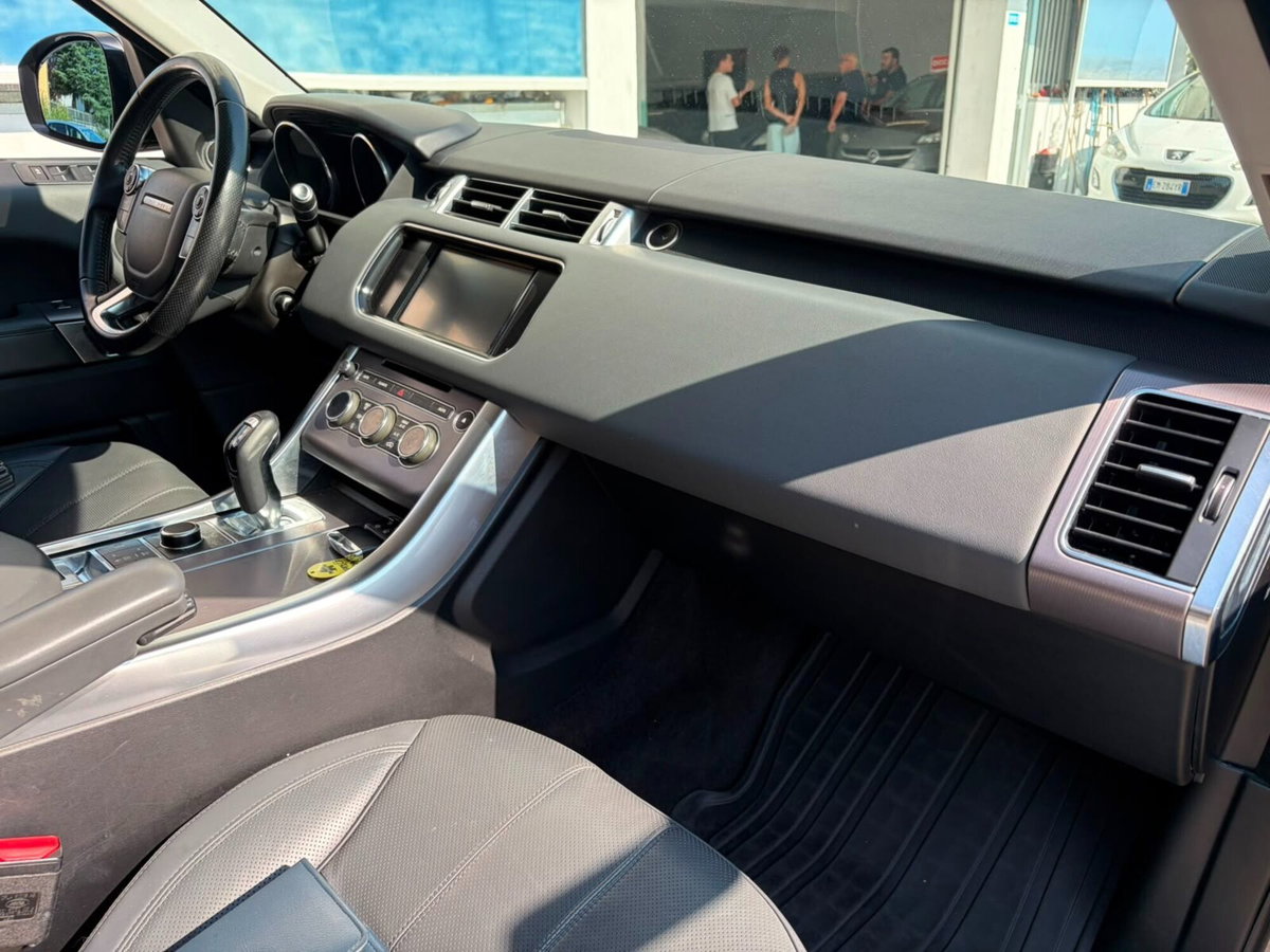 Land Rover Range Rover Sport 3.0 TDV6 HSE (11)
