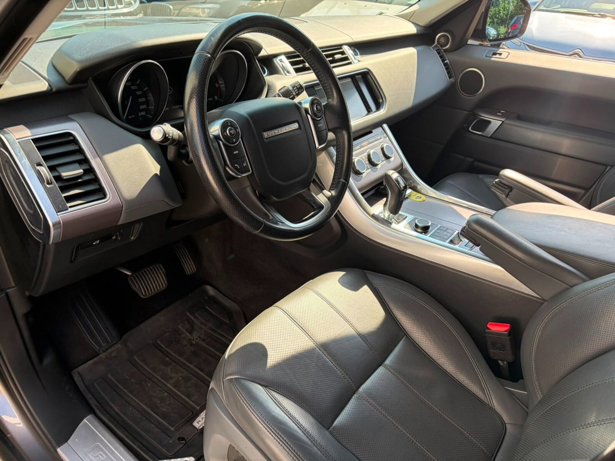 Land Rover Range Rover Sport 3.0 TDV6 HSE (8)