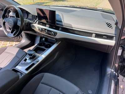 Audi A4 Avant 30 TDI/136 CV S tronic Business Advanced (11)