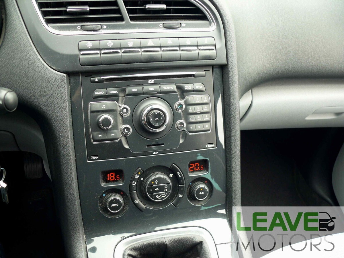 Peugeot 5008 2.0 HDi 150CV Féline (13)