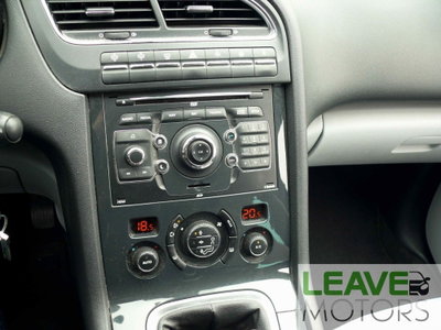 Peugeot 5008 2.0 HDi 150CV Féline (13)