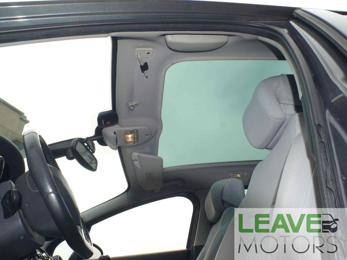 Peugeot 5008 2.0 HDi 150CV Féline (14)